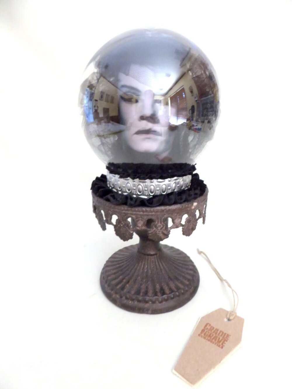 NEW DISNEY HAUNTED MANSION MADAME LEOTA CRYSTAL BALL PROP ODDITY HALLOWEEN